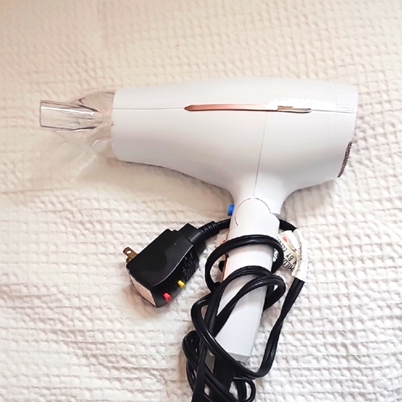 CONAIR White Hair Dryer with Rose Gold Accent - Picture 1 of 4